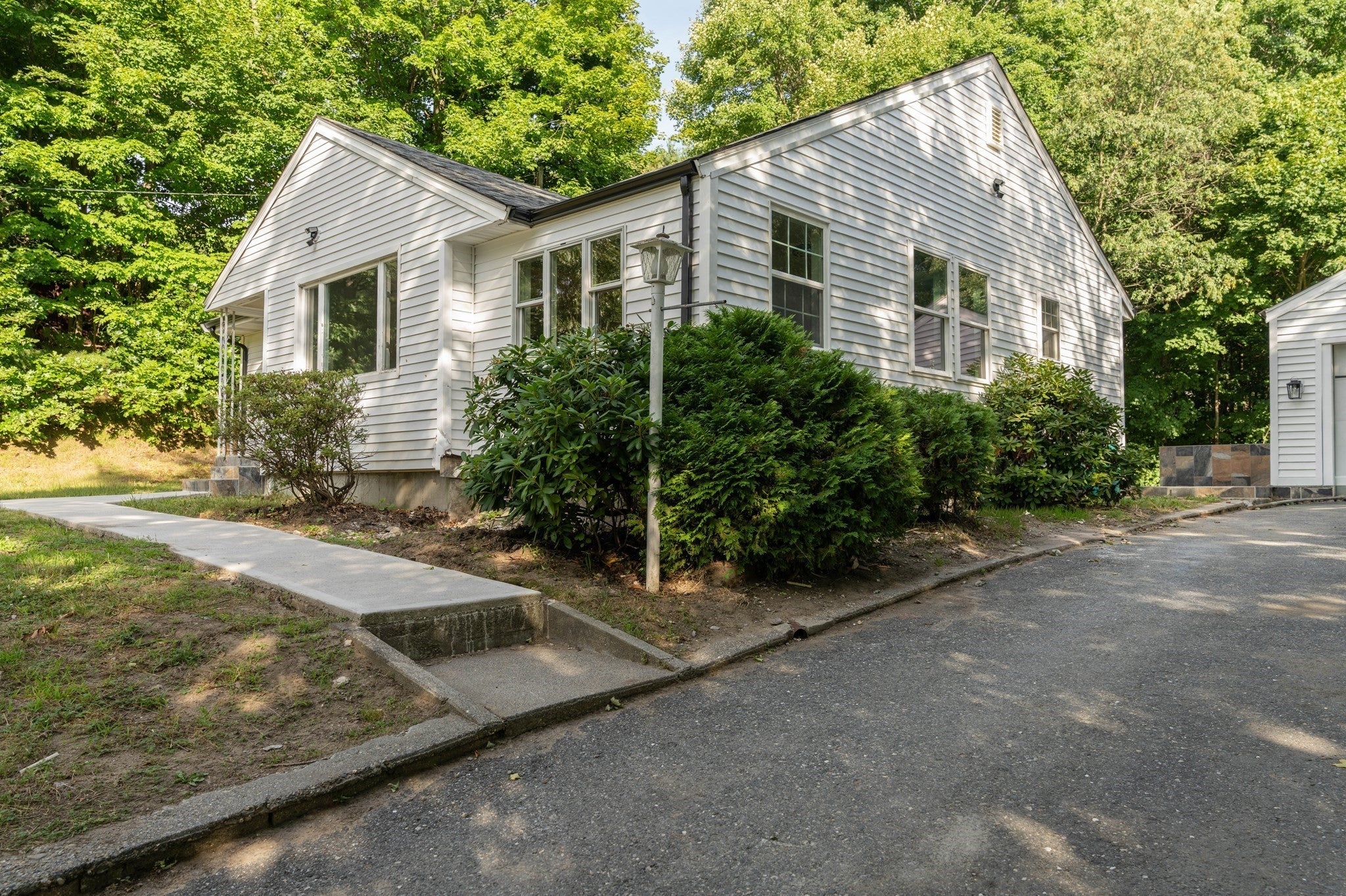 177 Hartford Ave E Ave, Uxbridge MA 01569