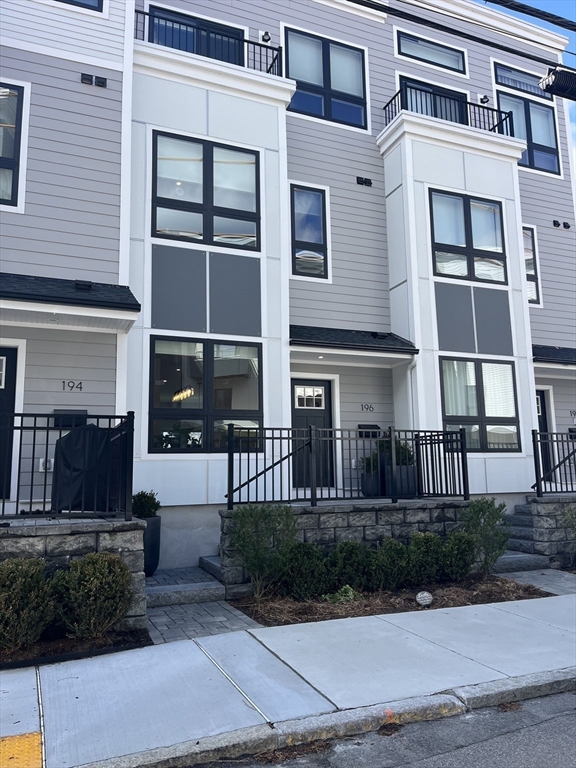 196 Gardner St 196