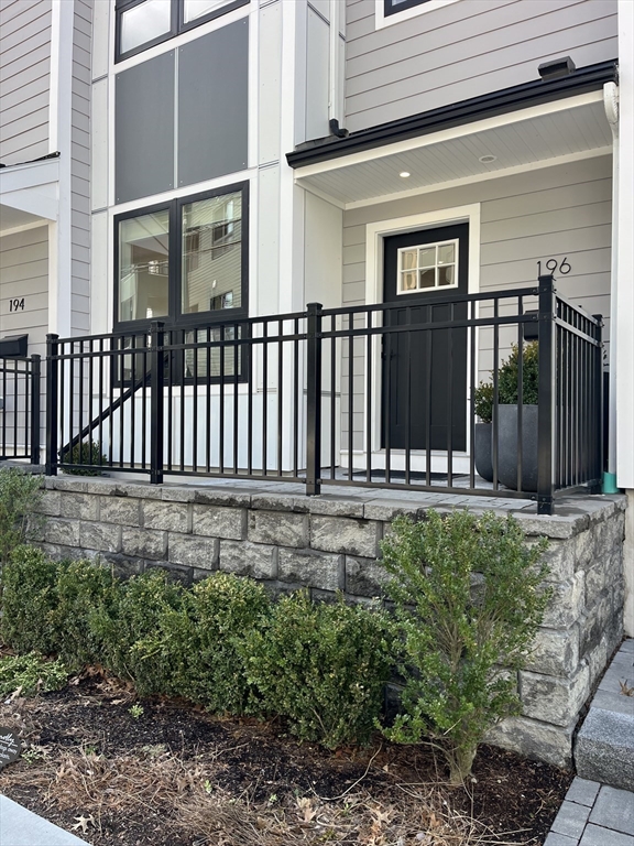 196 Gardner St 196