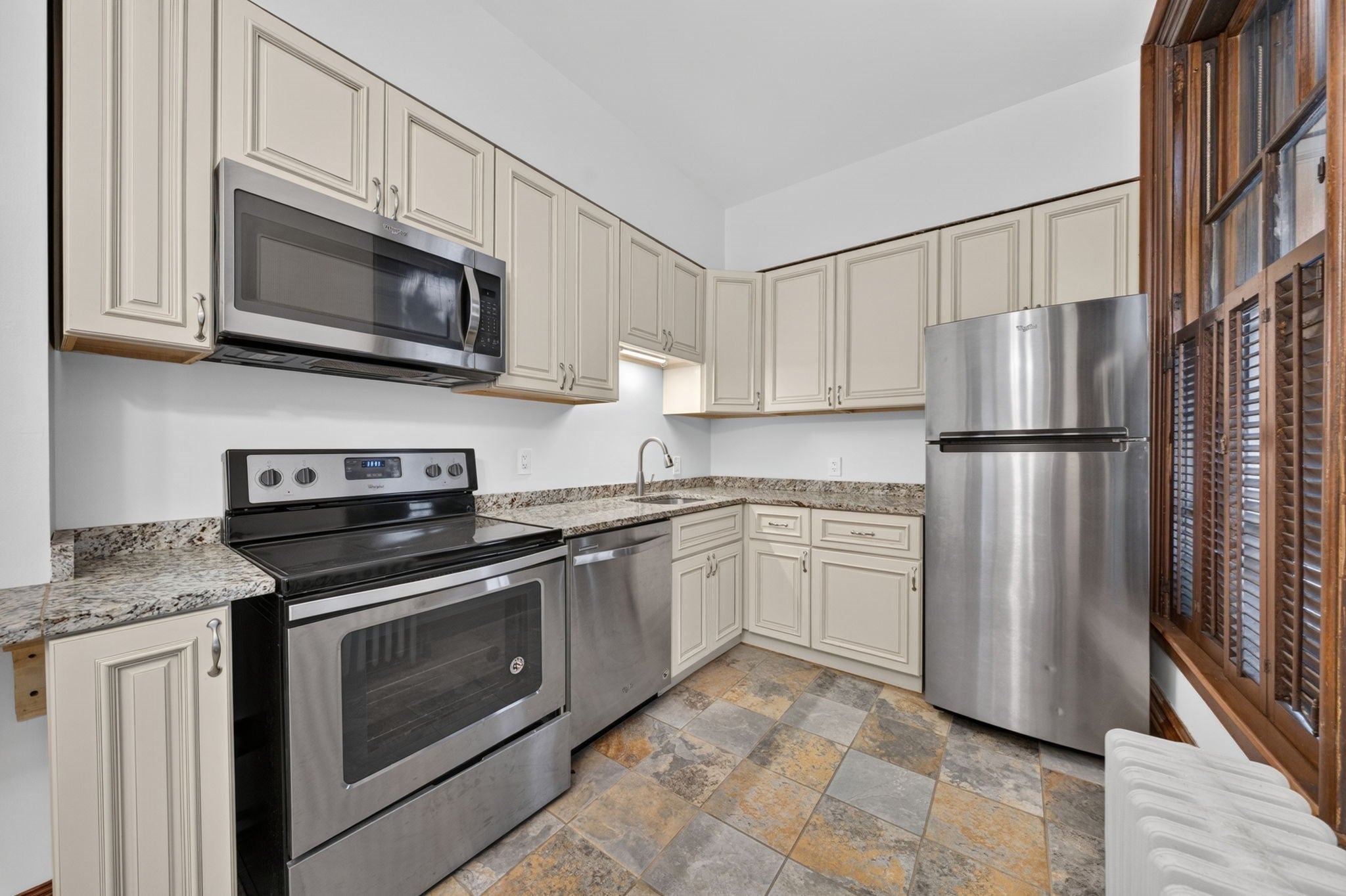 533 Locust St #3, Fall River, MA, 533 Locust St #3, Fall River, MA Photo #9