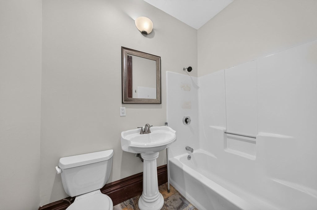 533 Locust St #3, Fall River, MA Photo #16