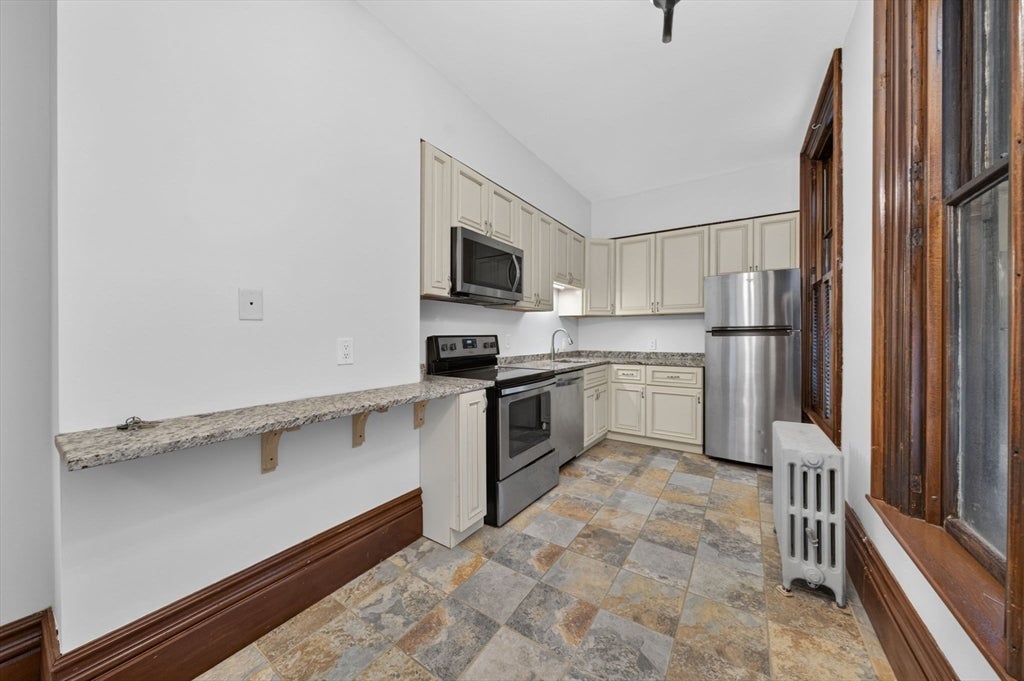 533 Locust St #3, Fall River, MA Photo #10