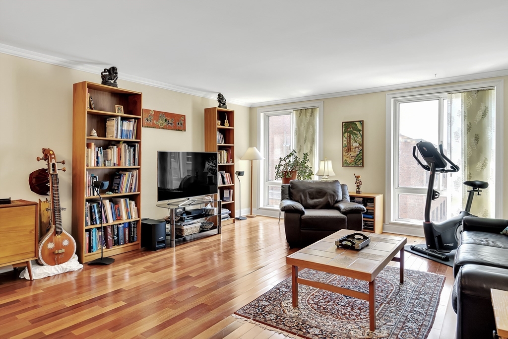 75-83 Cambridge Pkwy W403