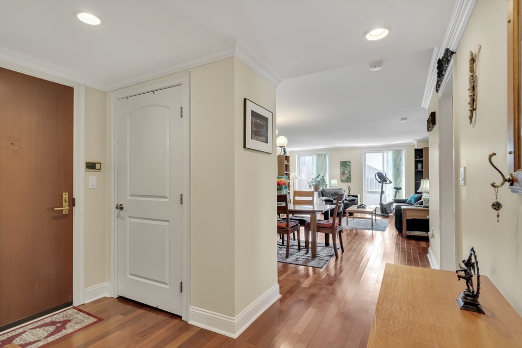 75-83 Cambridge Pkwy W403