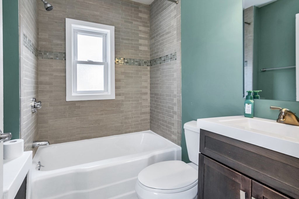 90 Gilbert St, Lawrence, MA, 90 Gilbert St, Lawrence, MA Photo #15