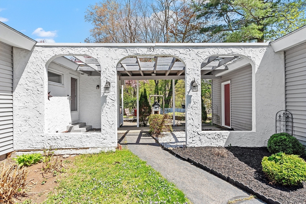 163 Smith St