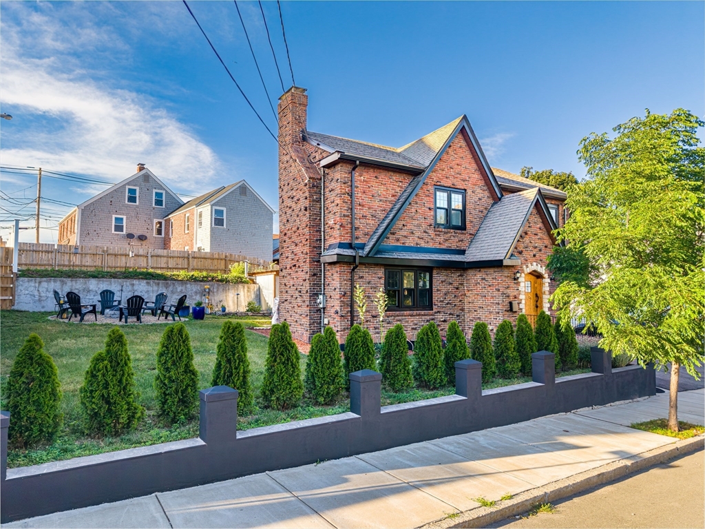 109 Eustis St