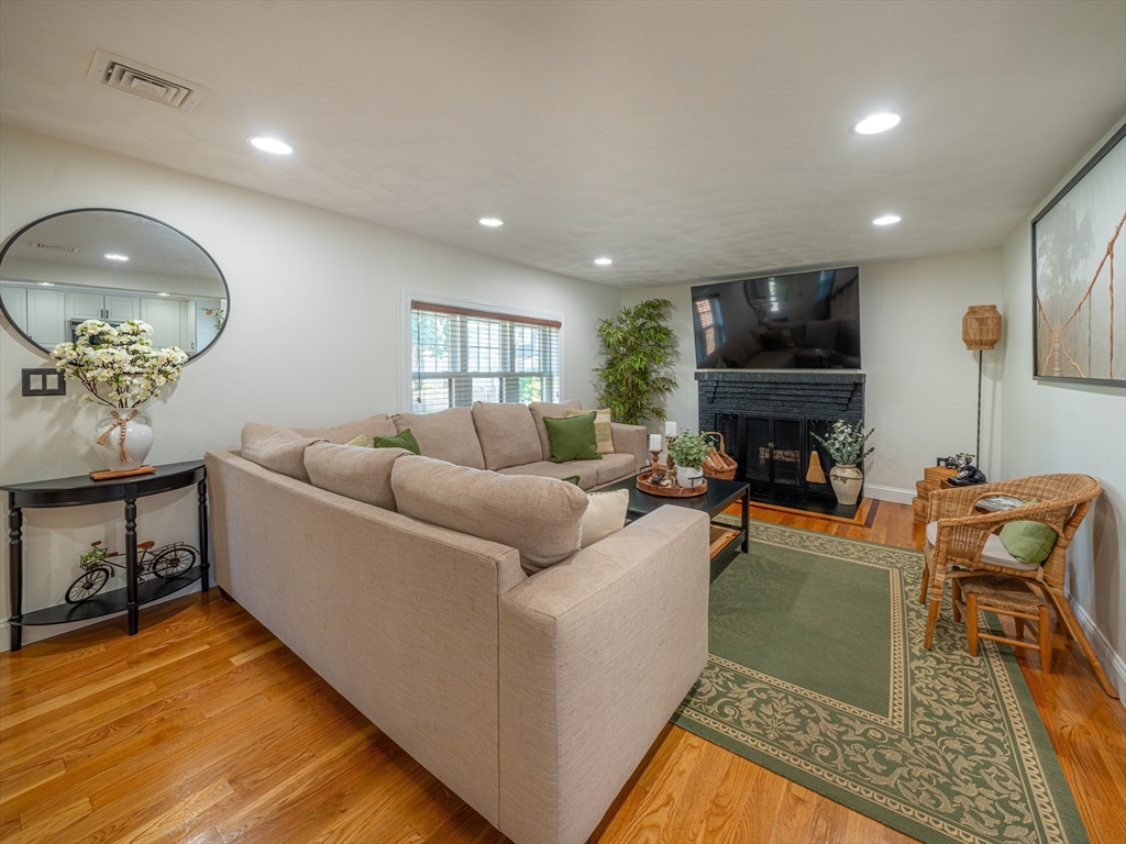 109 Eustis St