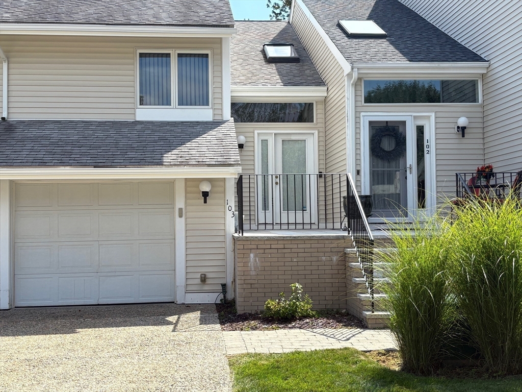 103 Centre Ln 103