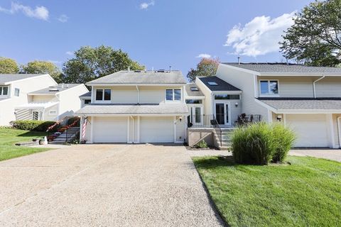 103 Centre Ln 103 Walpole MA 02081