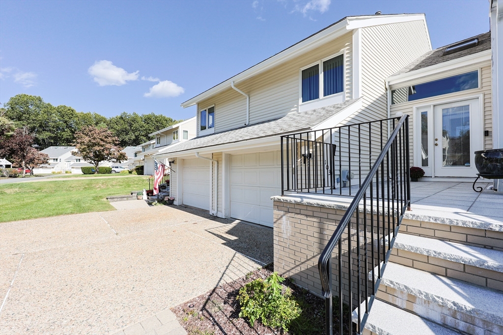 103 Centre Ln 103