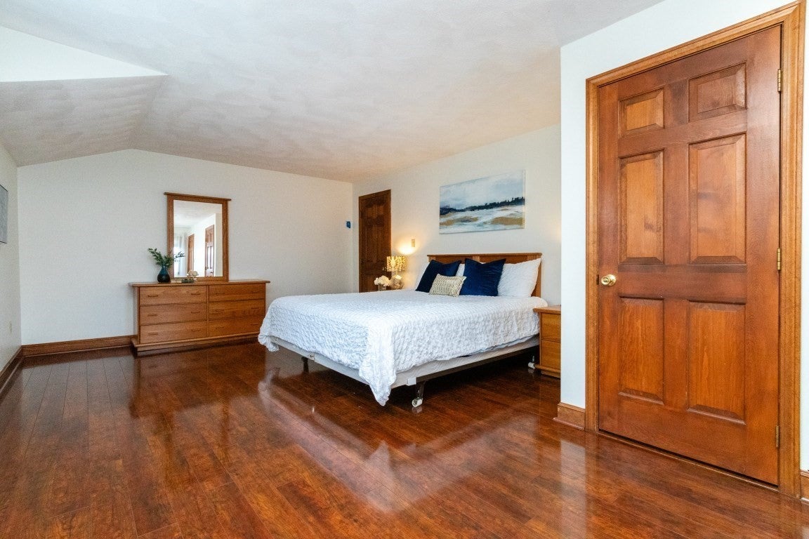 2 Mccarthy Dr, Burlington, MA Photo #23