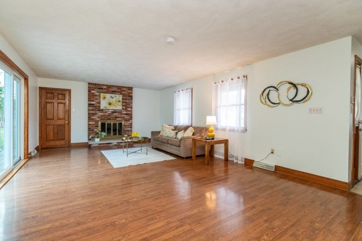2 Mccarthy Dr, Burlington, MA Photo #5
