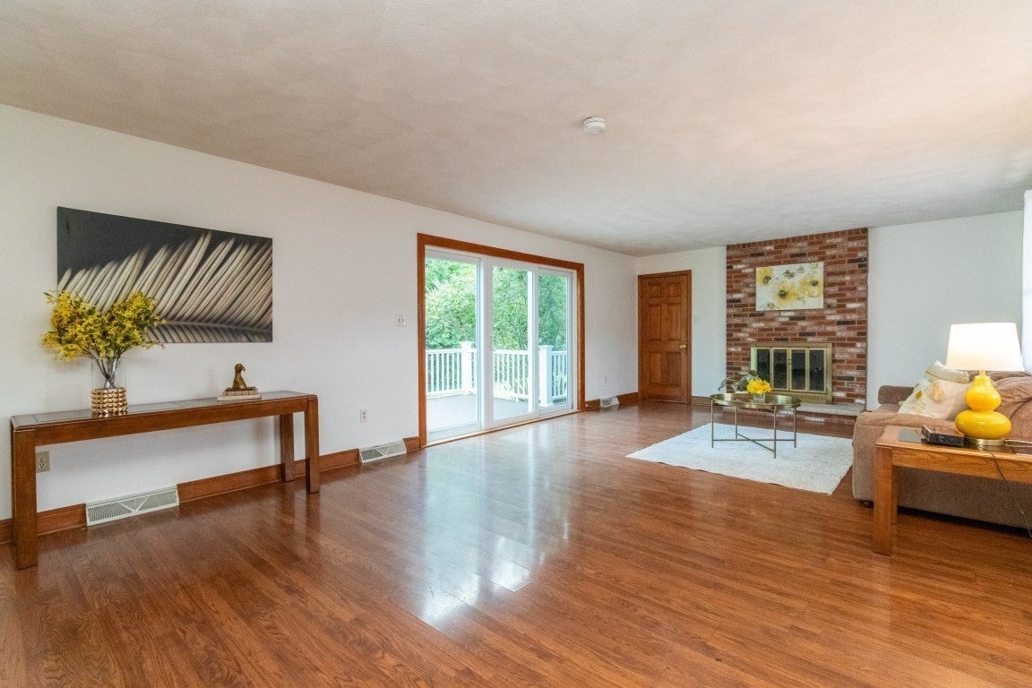 2 Mccarthy Dr, Burlington, MA Photo #6