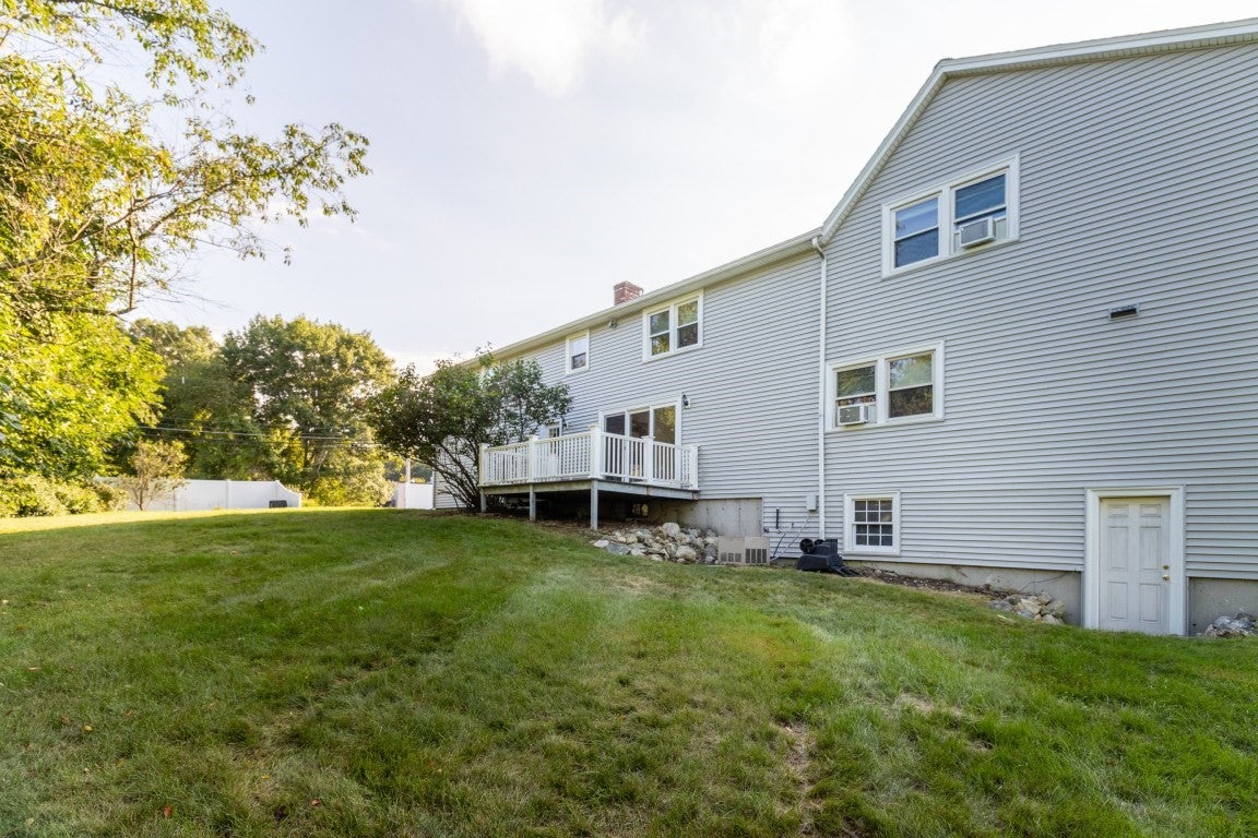 2 Mccarthy Dr, Burlington, MA Photo #4