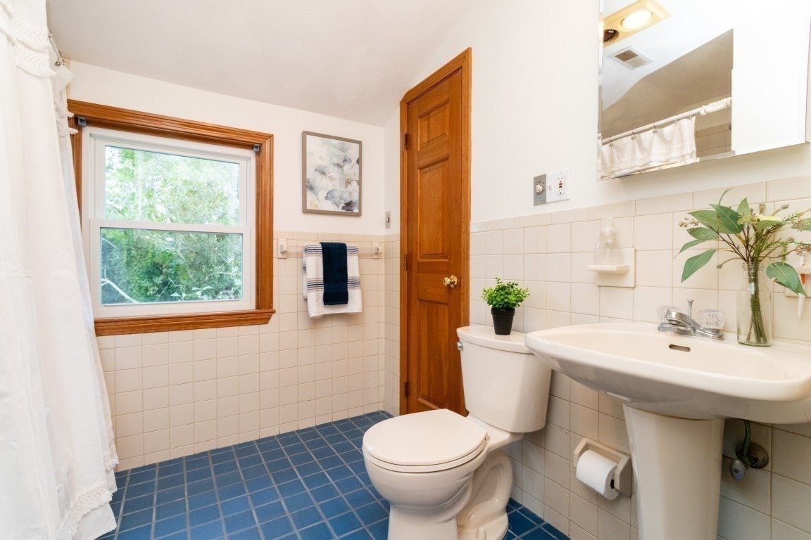 2 Mccarthy Dr, Burlington, MA Photo #29