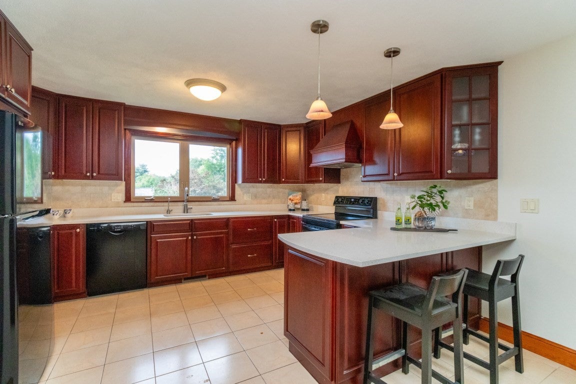 2 Mccarthy Dr, Burlington, MA Photo #13