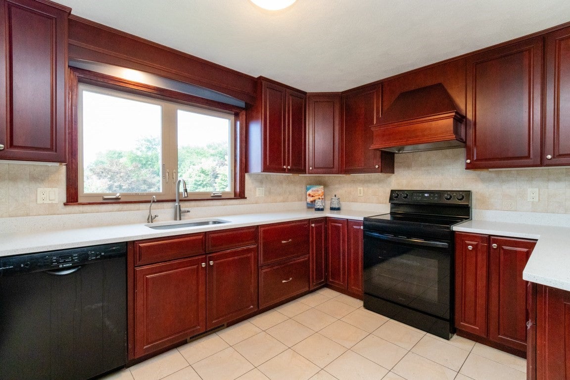 2 Mccarthy Dr, Burlington, MA Photo #14