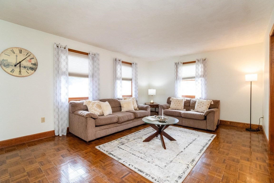 2 Mccarthy Dr, Burlington, MA Photo #9