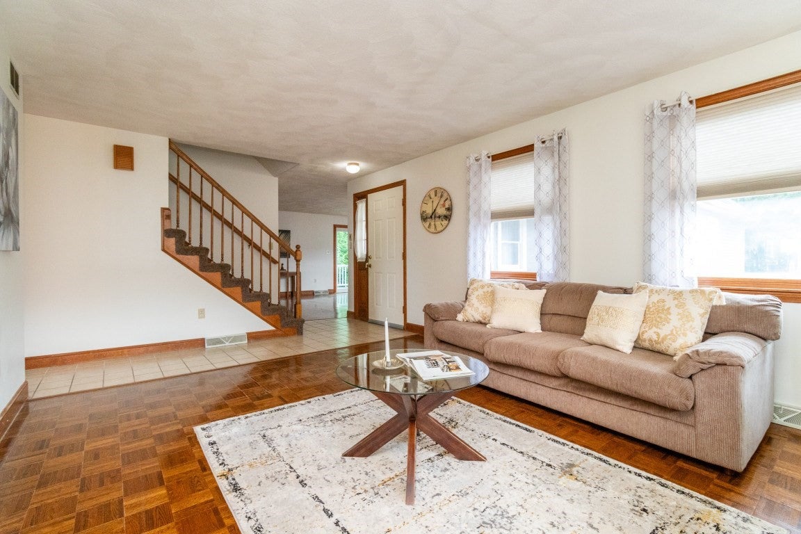 2 Mccarthy Dr, Burlington, MA Photo #11