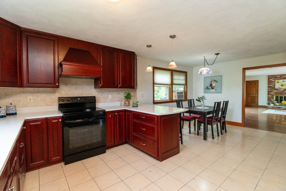 2 Mccarthy Dr, Burlington, MA Photo #16