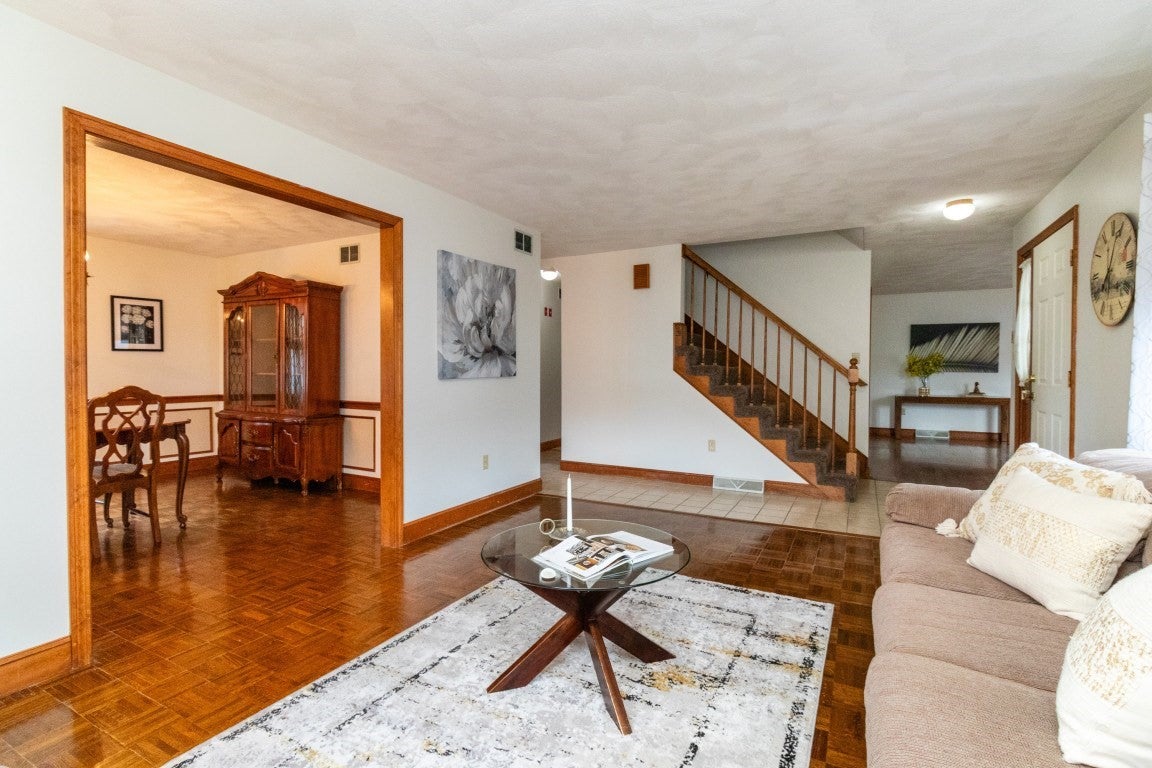 2 Mccarthy Dr, Burlington, MA Photo #12