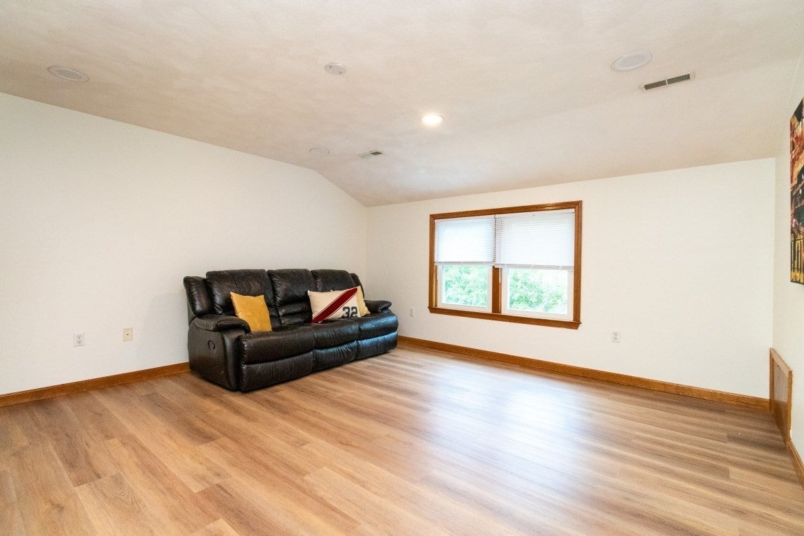 2 Mccarthy Dr, Burlington, MA Photo #37