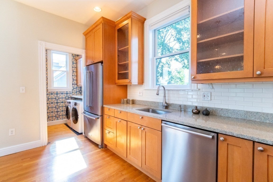 111 Sheridan St 2