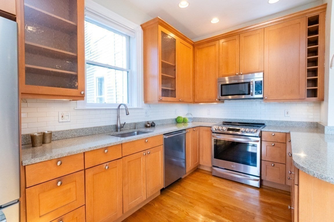 111 Sheridan St 2