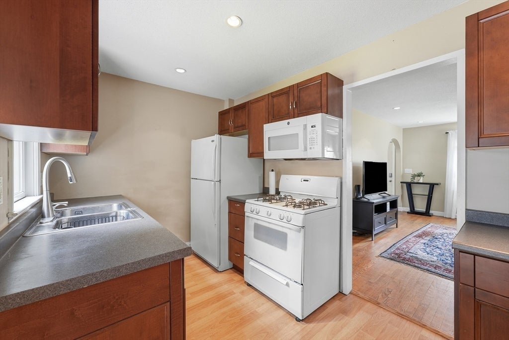 83 Lindbergh Blvd, Westfield, MA, 83 Lindbergh Blvd, Westfield, MA Photo #8
