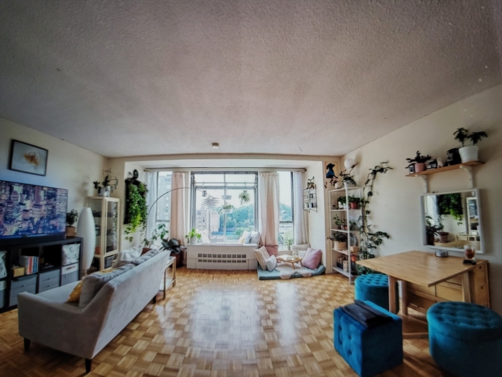 44 Washington St. 910