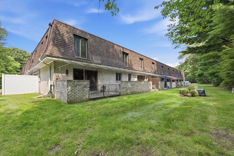 Photo of 155 Porter Lake Drive #155, Springfield, MA 01106 (MLS # 73550530)
