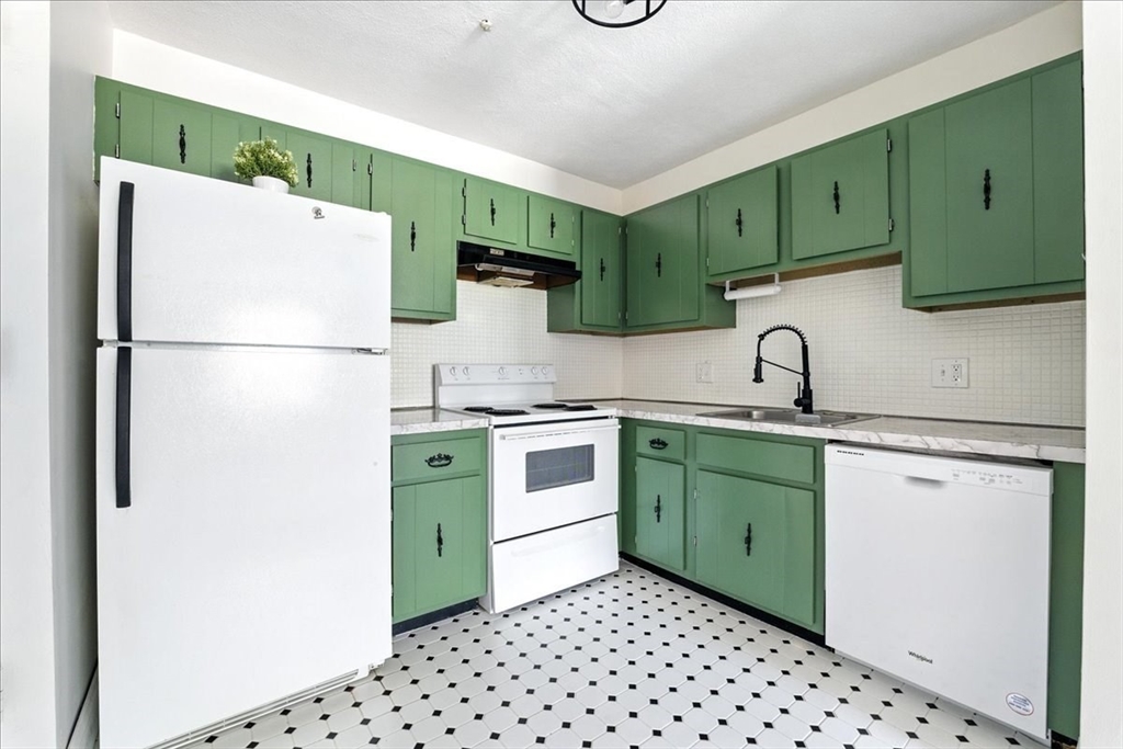 67 Milliken Ave 13
