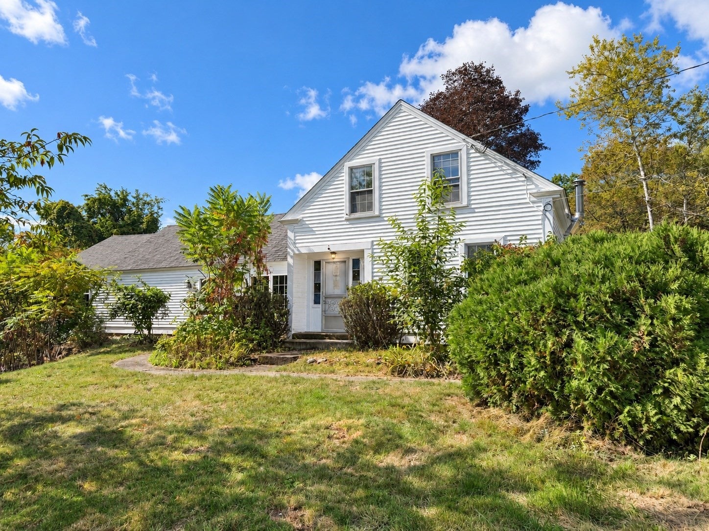 Photo of 137 Damon Rd, Ashby, MA