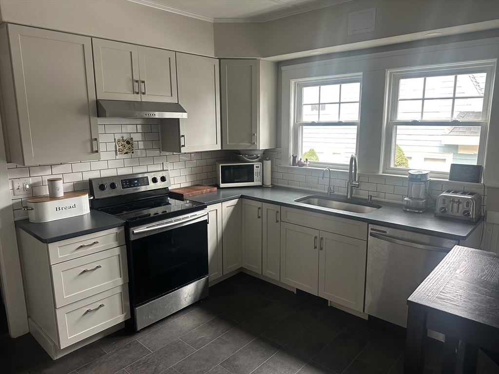 32 Harding Ave