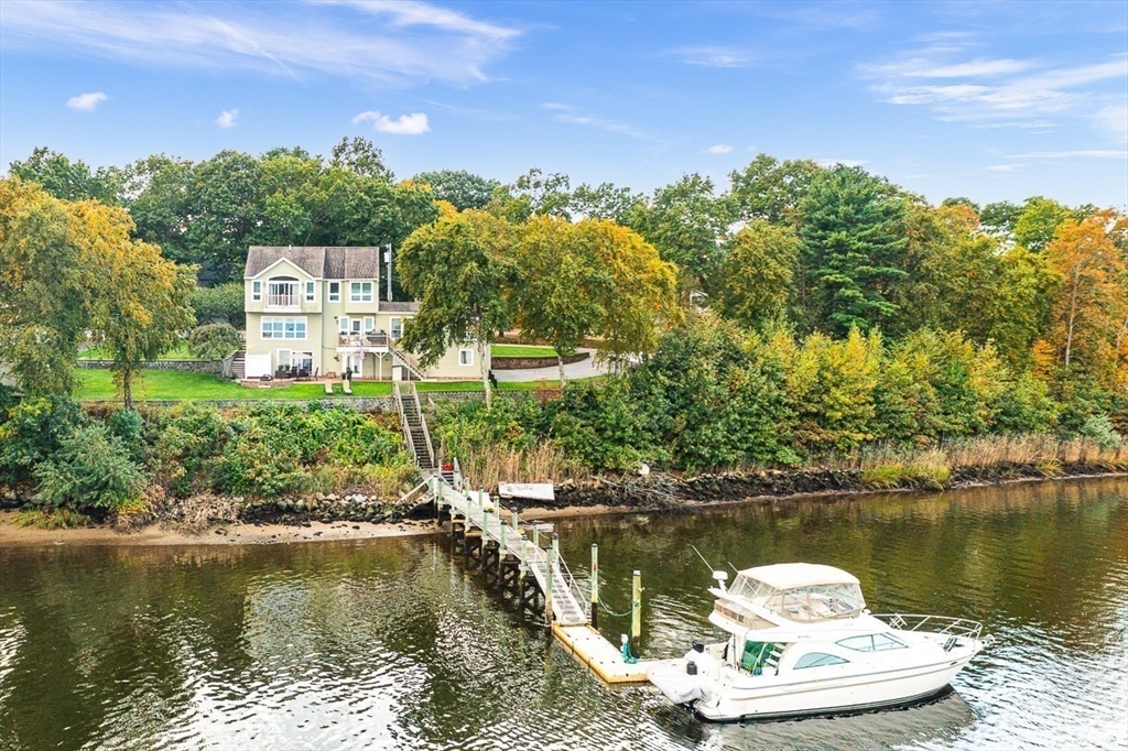 43 Cliff Dr, Freetown, MA Photo #1