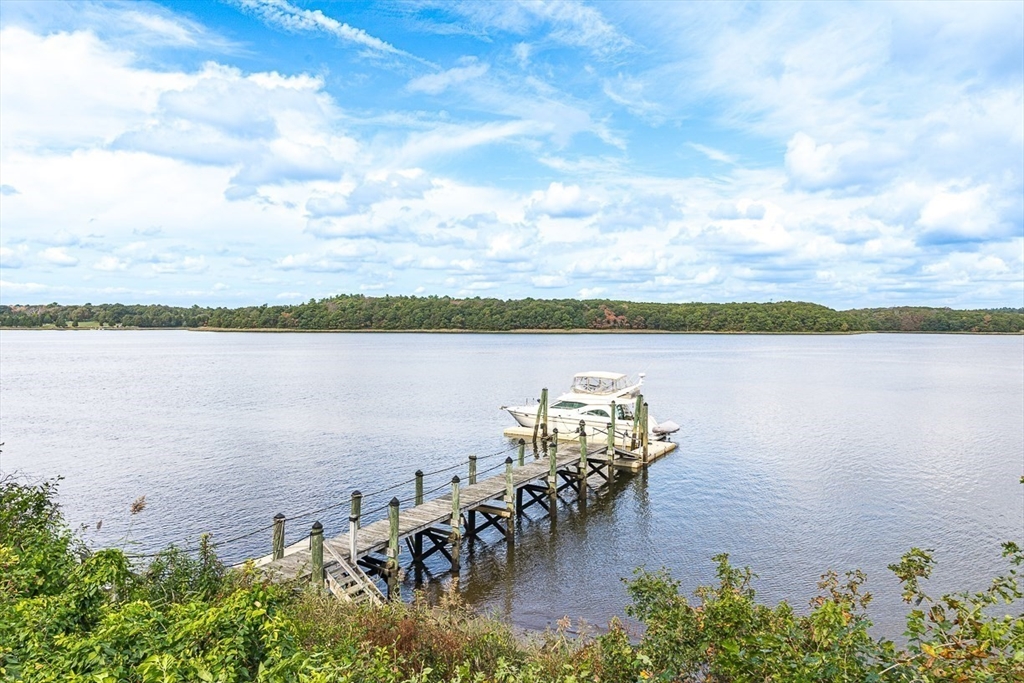 43 Cliff Dr, Freetown, MA Photo #4