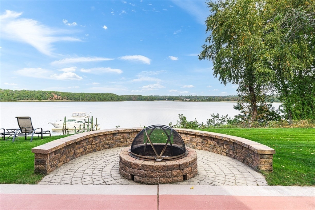 43 Cliff Dr, Freetown, MA Photo #5