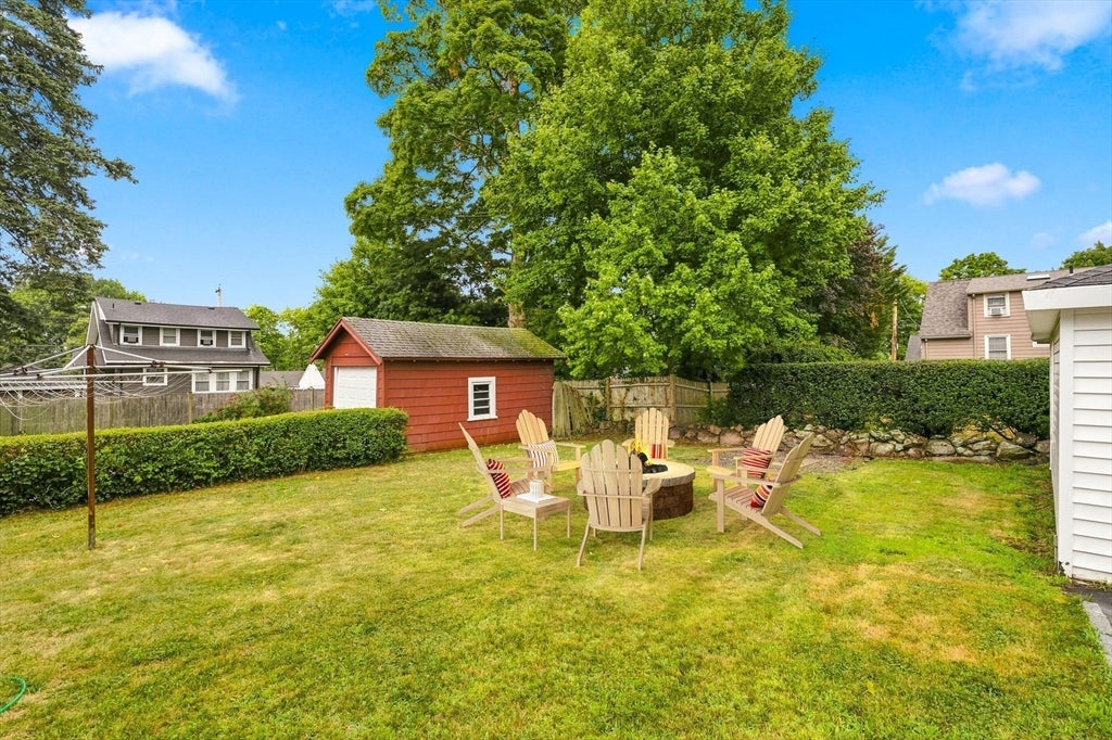 16 Elmlawn Rd