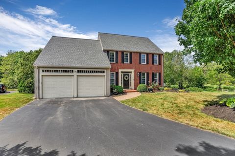 12 Saddle Hill Dr Northborough MA 01532