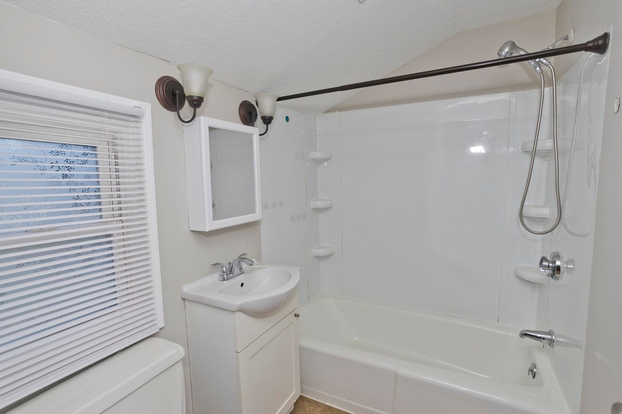 5-7 Ellen St, Springfield, MA, 5-7 Ellen St, Springfield, MA Photo #14