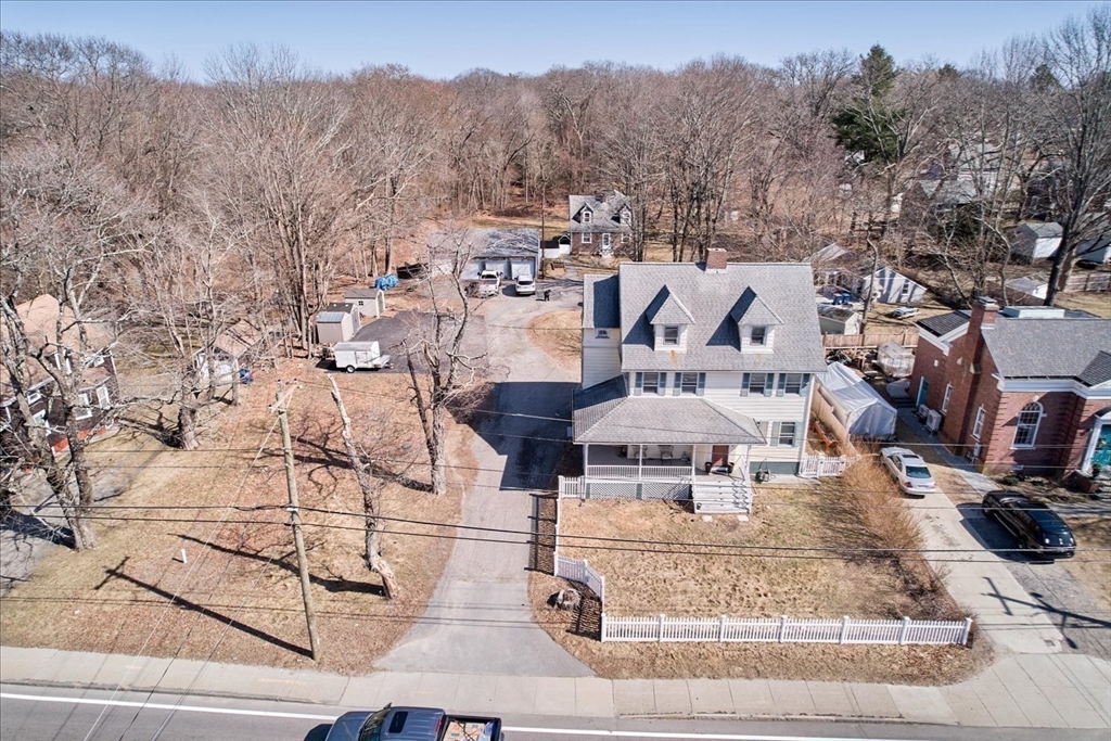 530 Fall River Ave