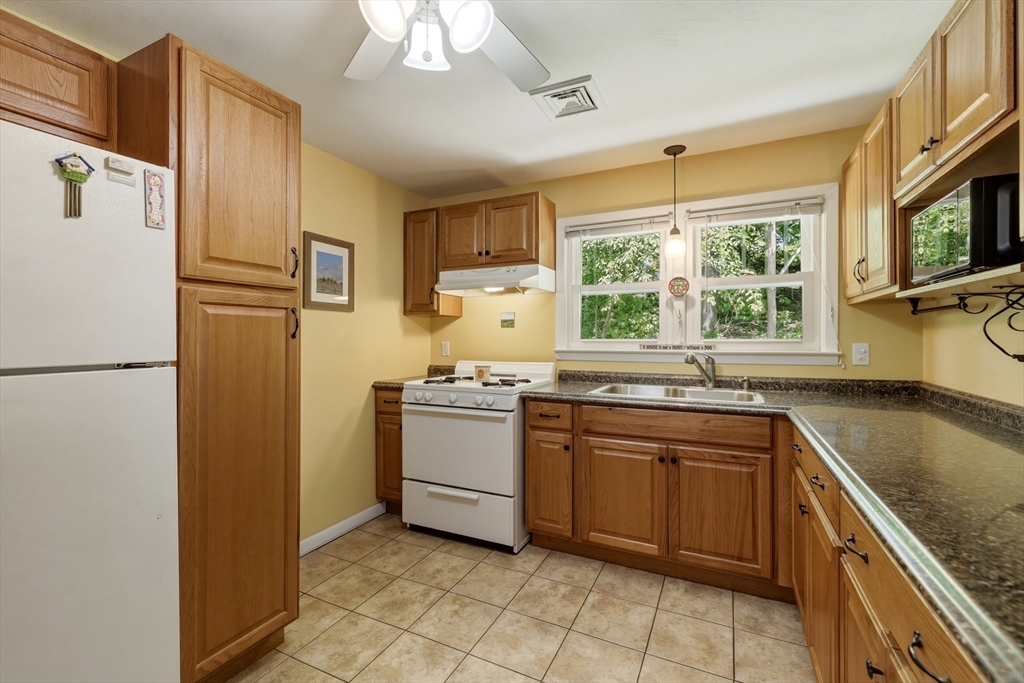 16 Saybrook Cir, South Hadley, MA, 16 Saybrook Cir, South Hadley, MA Photo #8