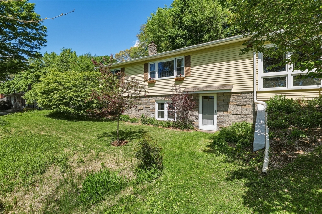 16 Saybrook Cir, South Hadley, MA, 16 Saybrook Cir, South Hadley, MA Photo #2