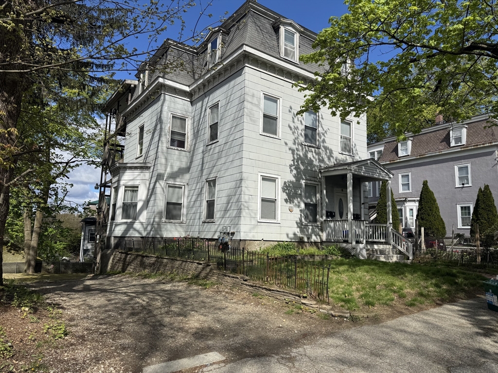 37 Oak Ave