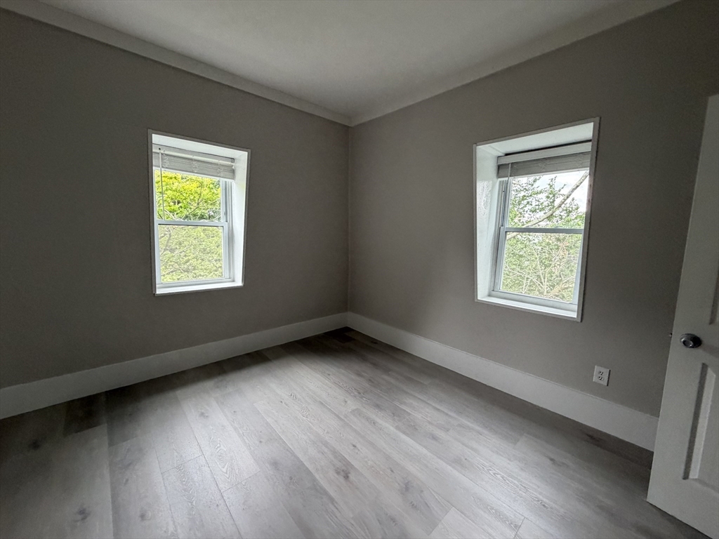 37 Oak Ave