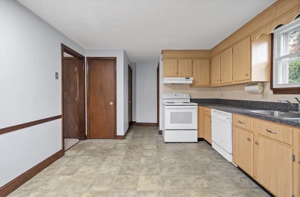24 Bows Ln 24