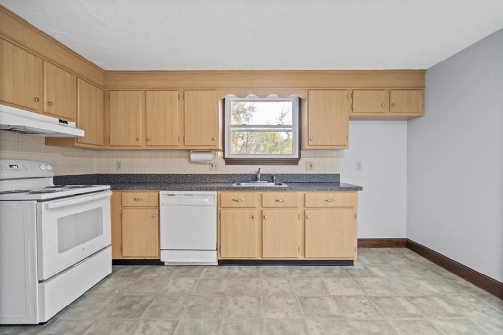24 Bows Ln 24