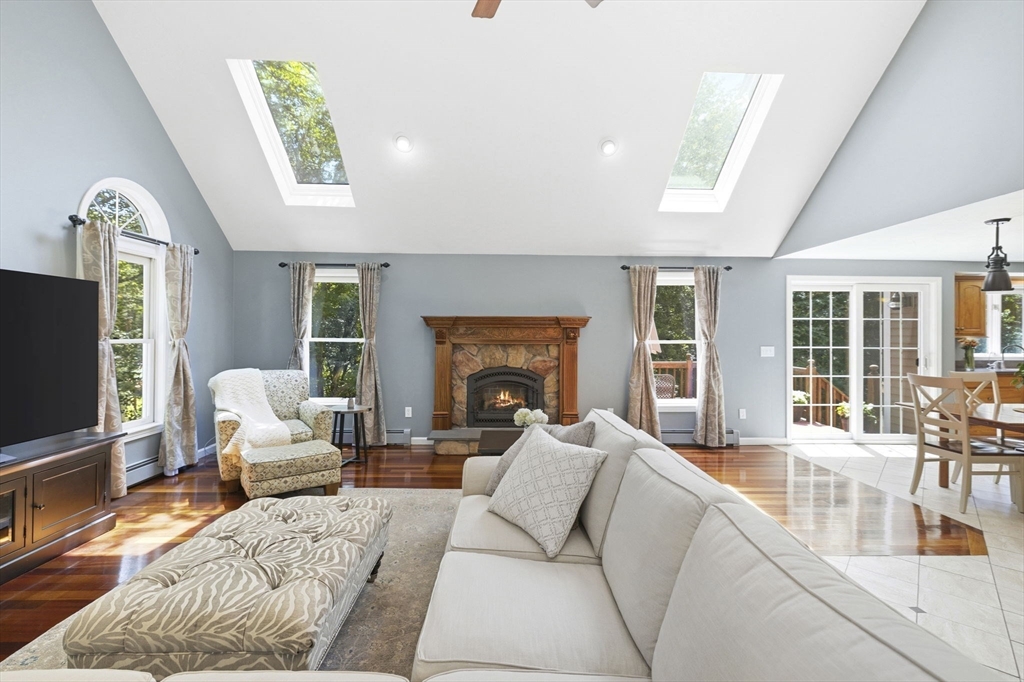 15 Hillcrest Dr
