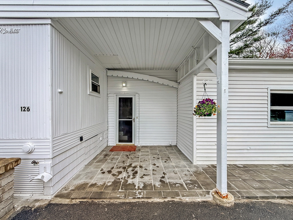 126 Beach Rd